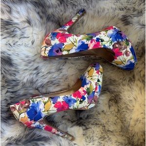 Size 7 stilettos. Vibrant red white and blue